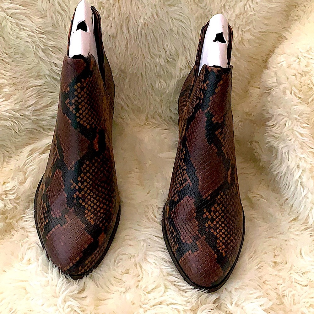 Zip up boots